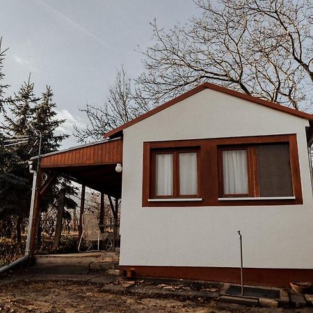 Mandulas Kabin A Kishaz Dezsaval Es Kilatassal A Balatonra บาลาตองโยรอค ภายนอก รูปภาพ