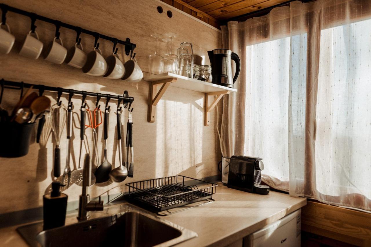Mandulas Kabin A Kishaz Dezsaval Es Kilatassal A Balatonra บาลาตองโยรอค ภายนอก รูปภาพ