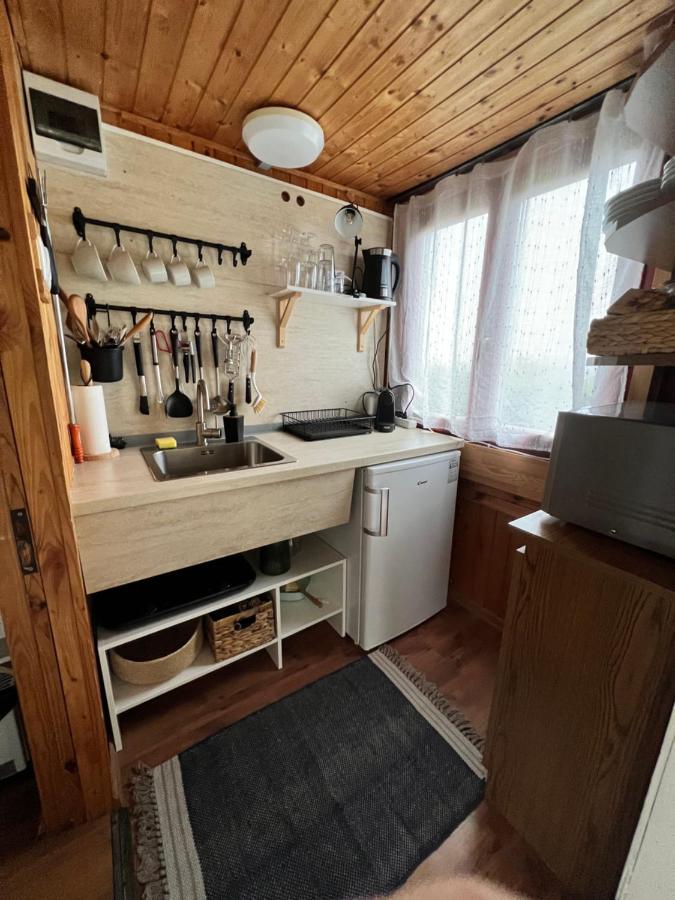 Mandulas Kabin A Kishaz Dezsaval Es Kilatassal A Balatonra บาลาตองโยรอค ภายนอก รูปภาพ